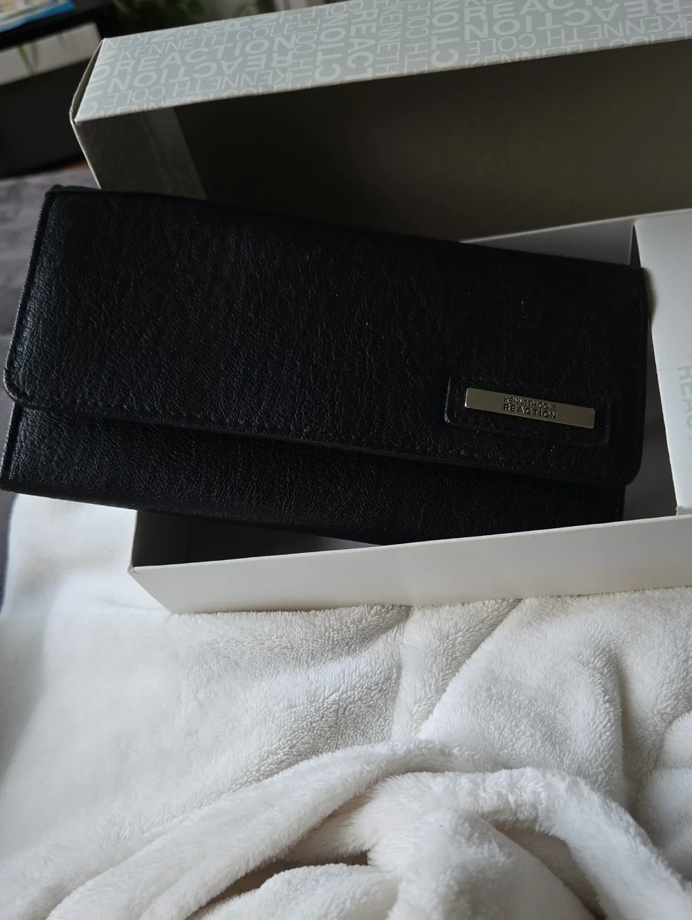 Kenneth Cole Reaction Black Leather Card & Key Holder Wallet